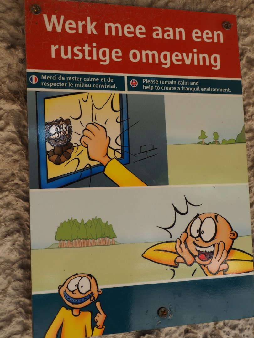 Sign Please remain calm and help create a tranquil environment, 2019-08-04