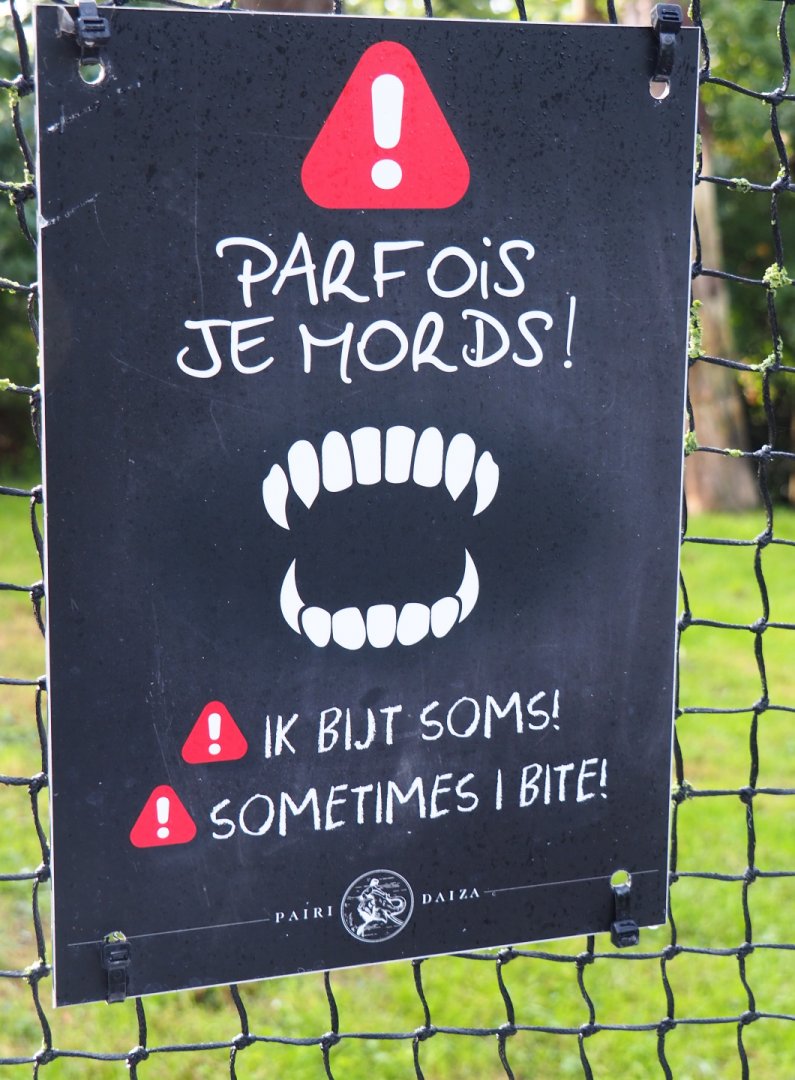 Sign Sometimes we bite, 2019-10-04