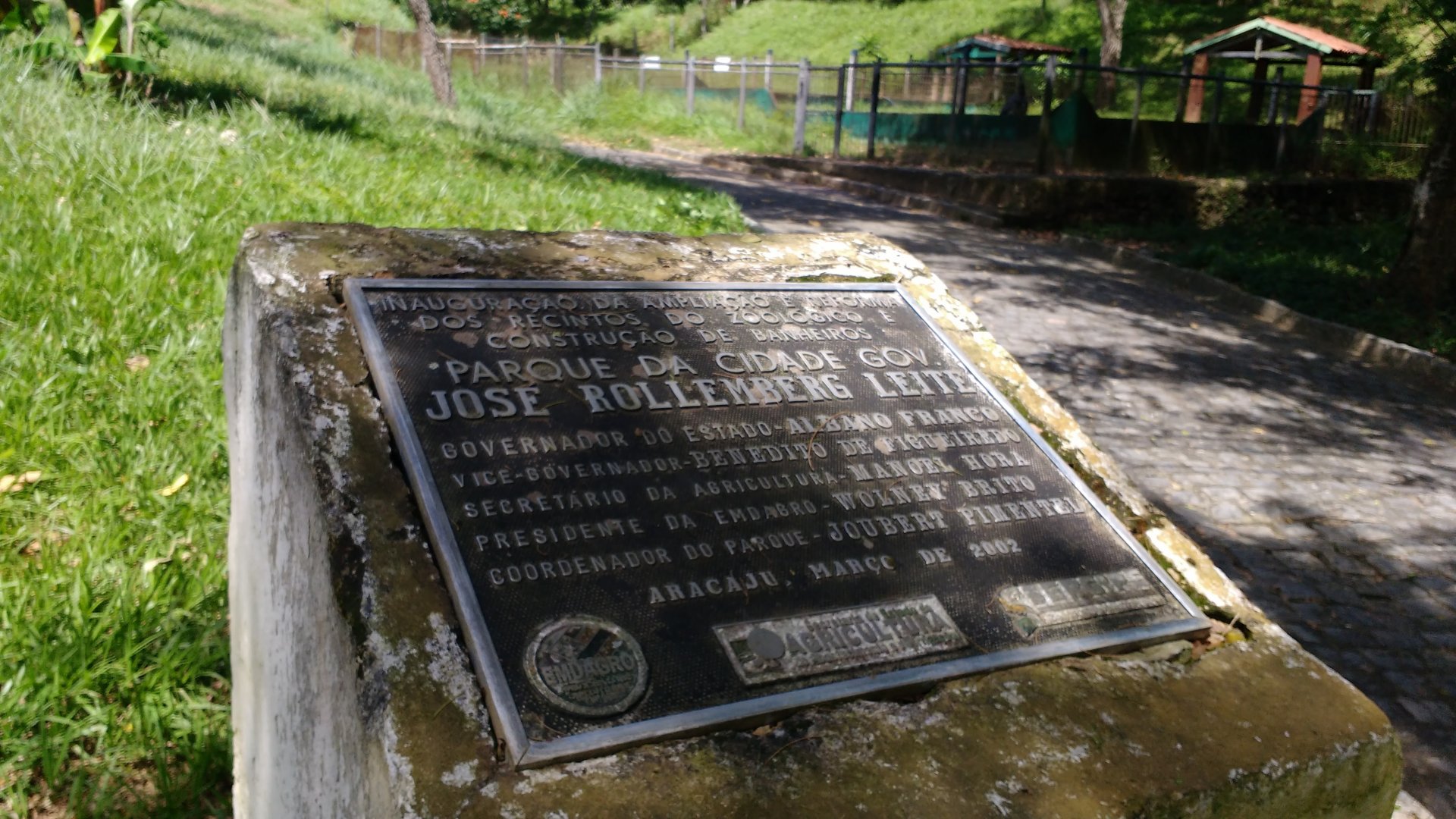 Sign talking about the zoo's renovation - Aracaju zoo