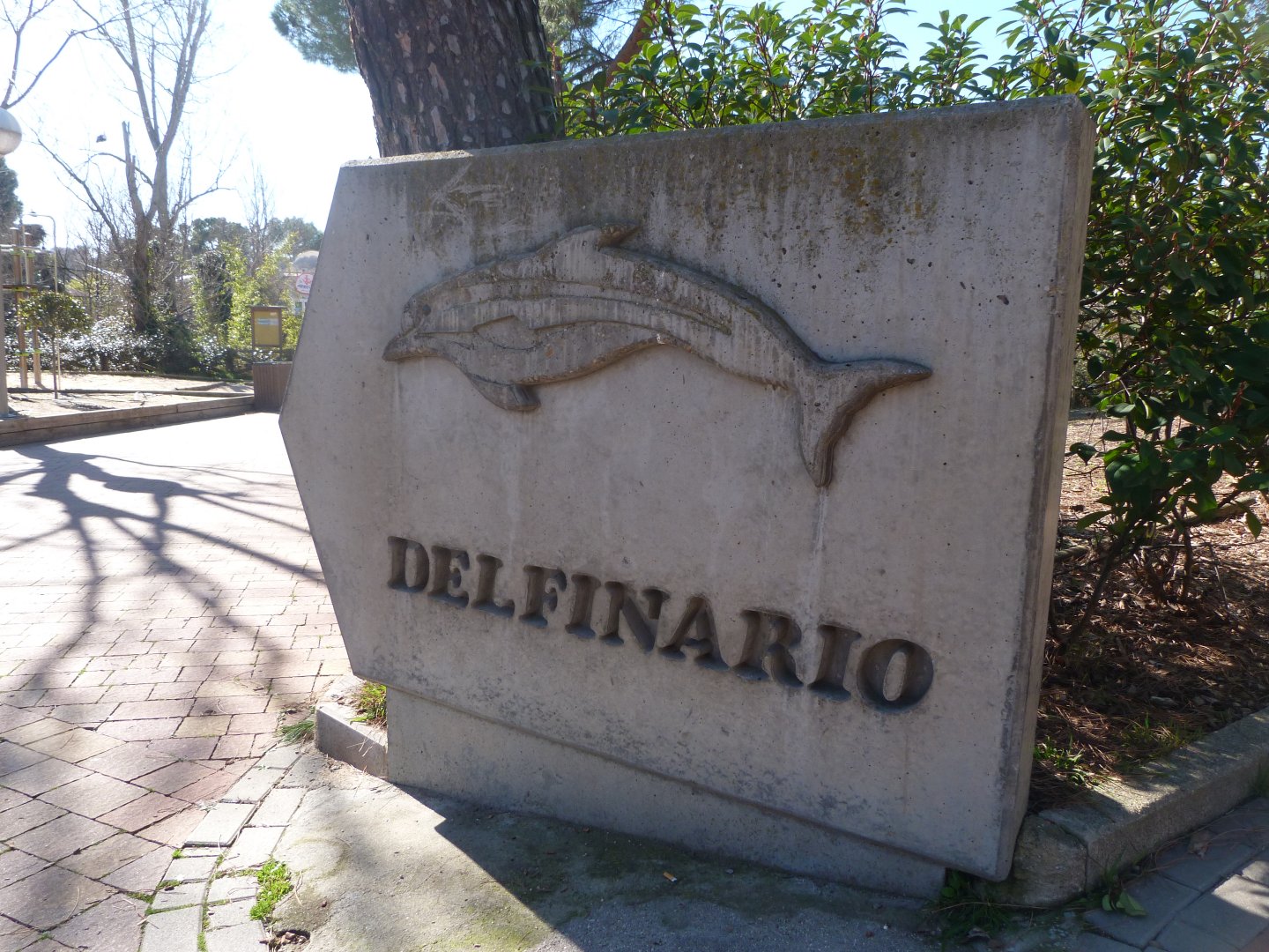 Sign thorwards the dolphinarium -Zoo Aquarium de Madrid (2025)