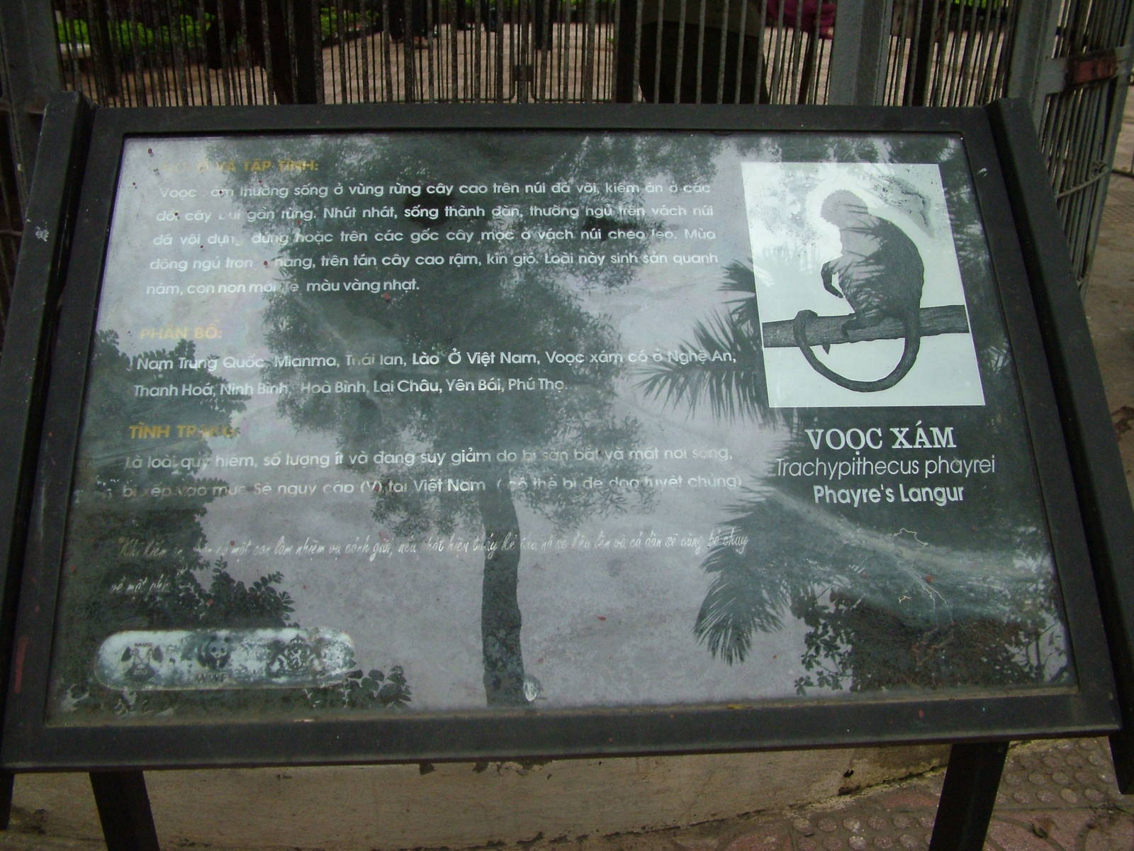 Signage Example at Hanoi Zoo, 15/03/12