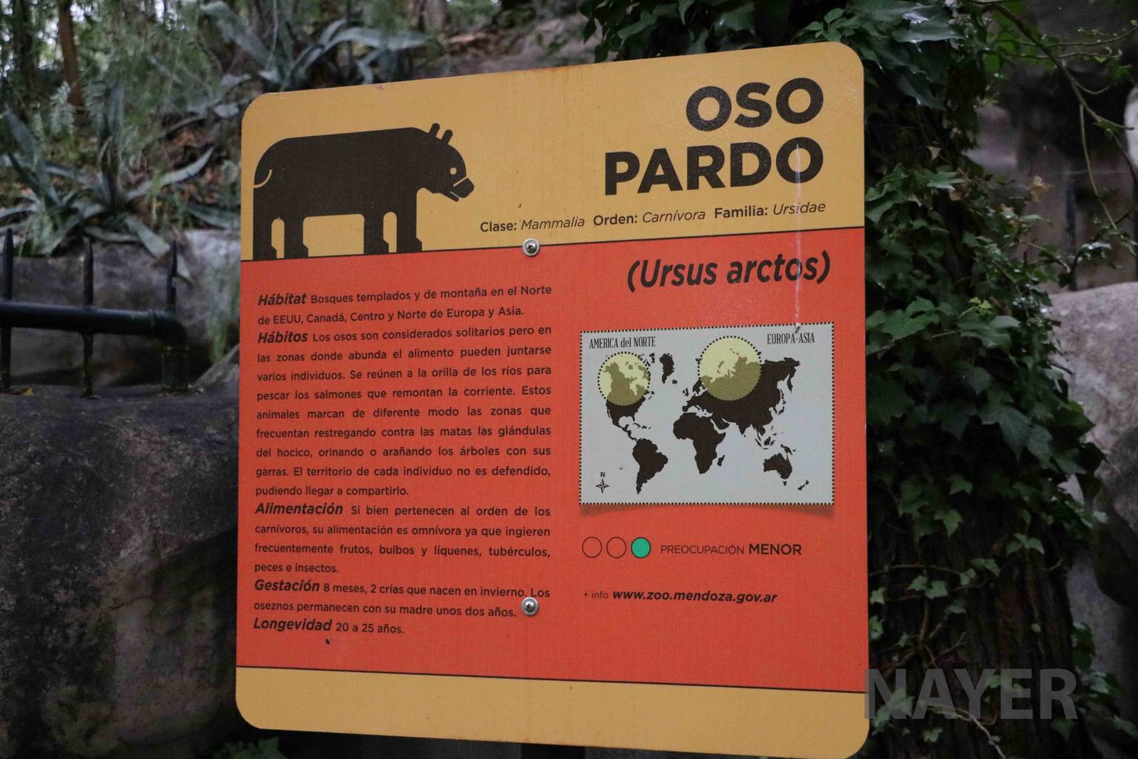 Signage example - Mendoza Zoo, April 2016
