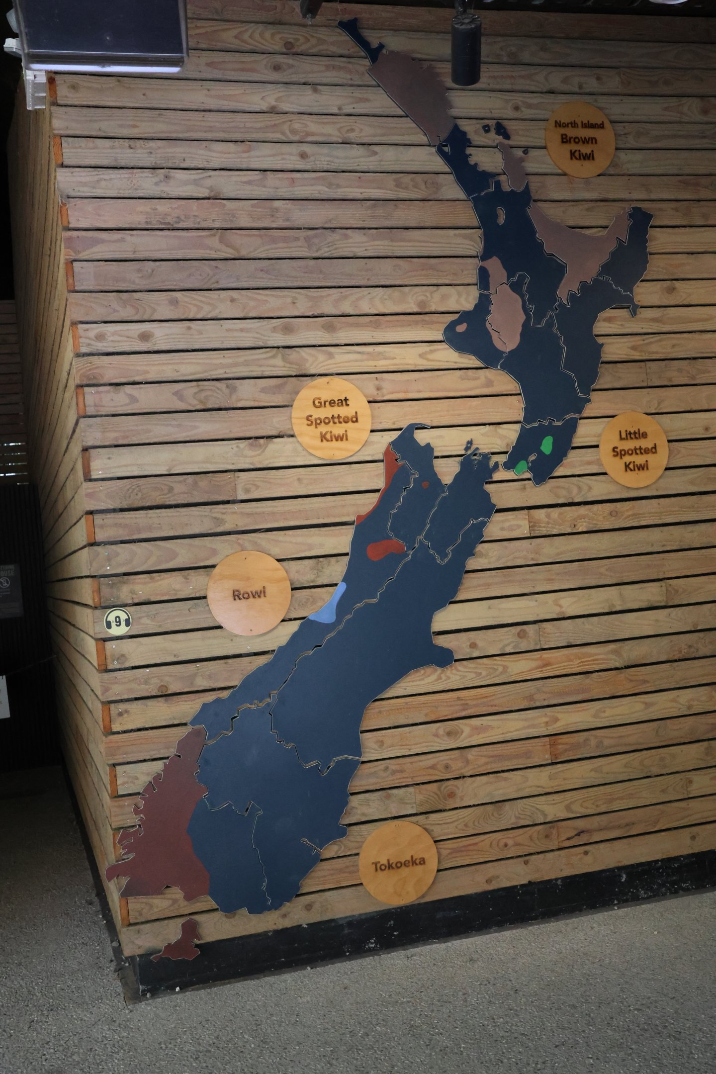 Signage for distribution of Kiwi species