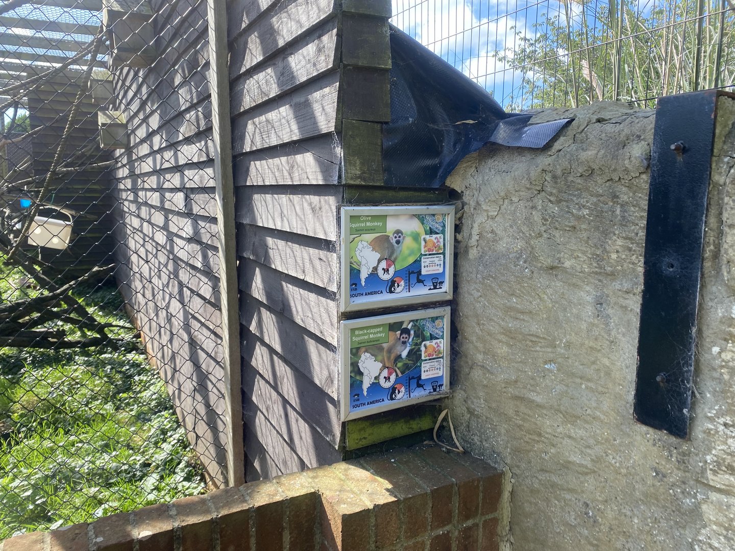 Signage for mixed Squirrel monkey enclosure 140923