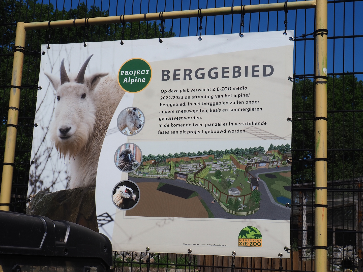 Signage for mountain animal area under construction, 2023-05-31
