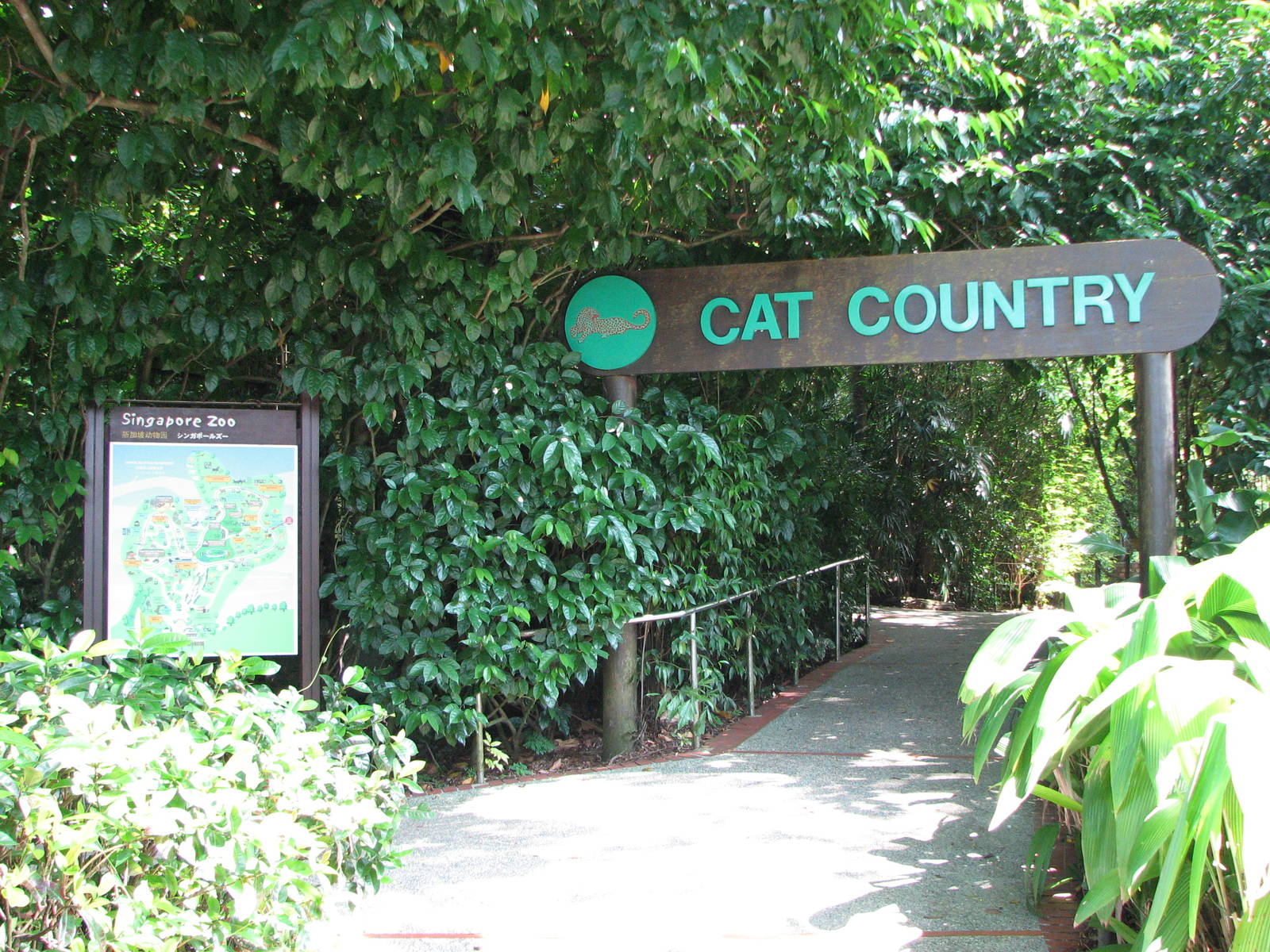 Singapore Zoo 2008 - Entrance to Cat Country