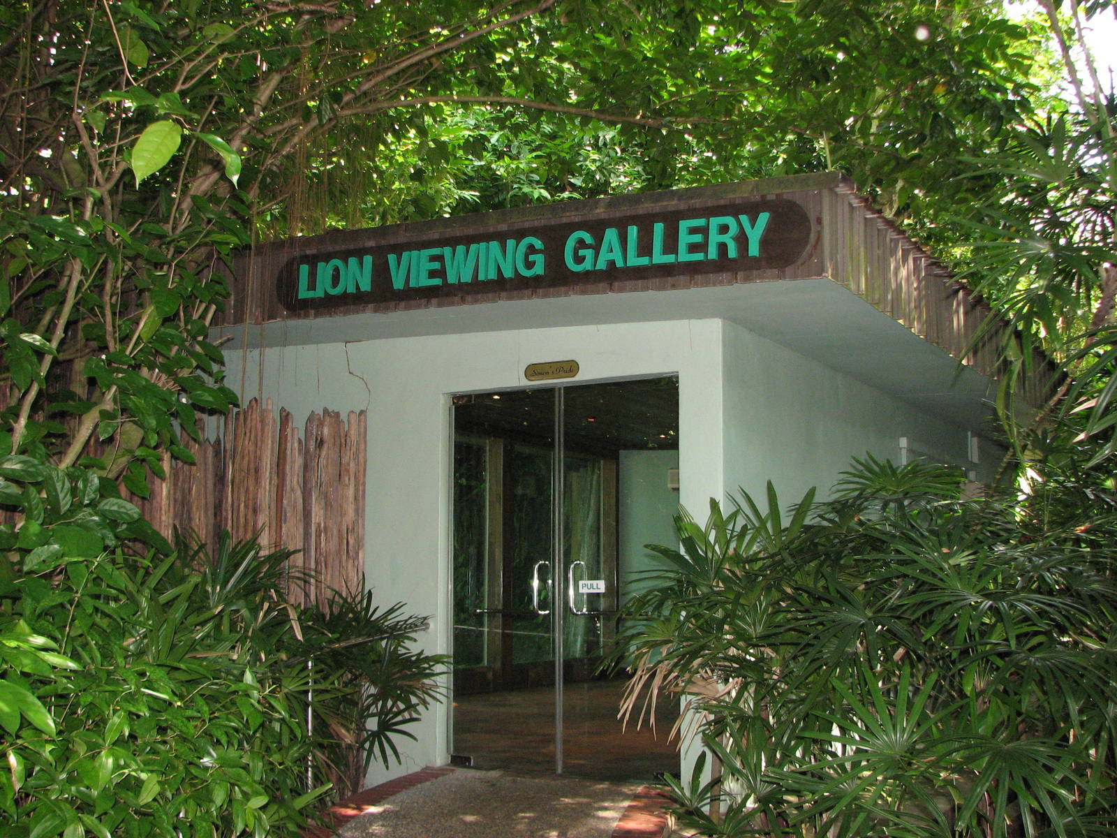 Singapore Zoo 2008 - Entrance to the Lion indoor viewing