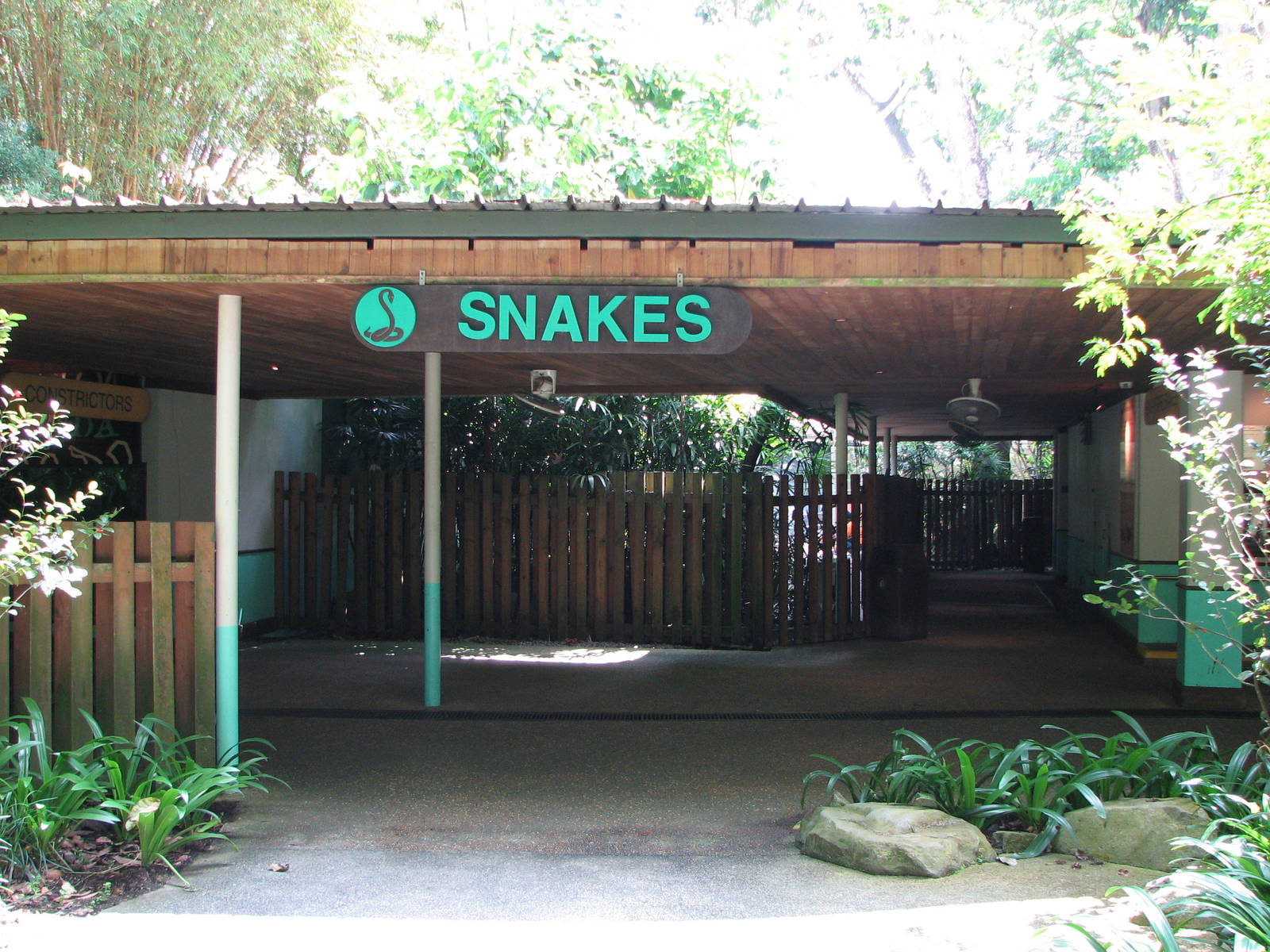 Singapore Zoo 2008 - Entrance to the Snake House