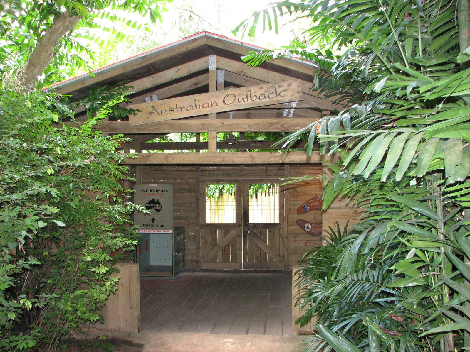 Singapore Zoo 2008 - Hut in the Australian Outback