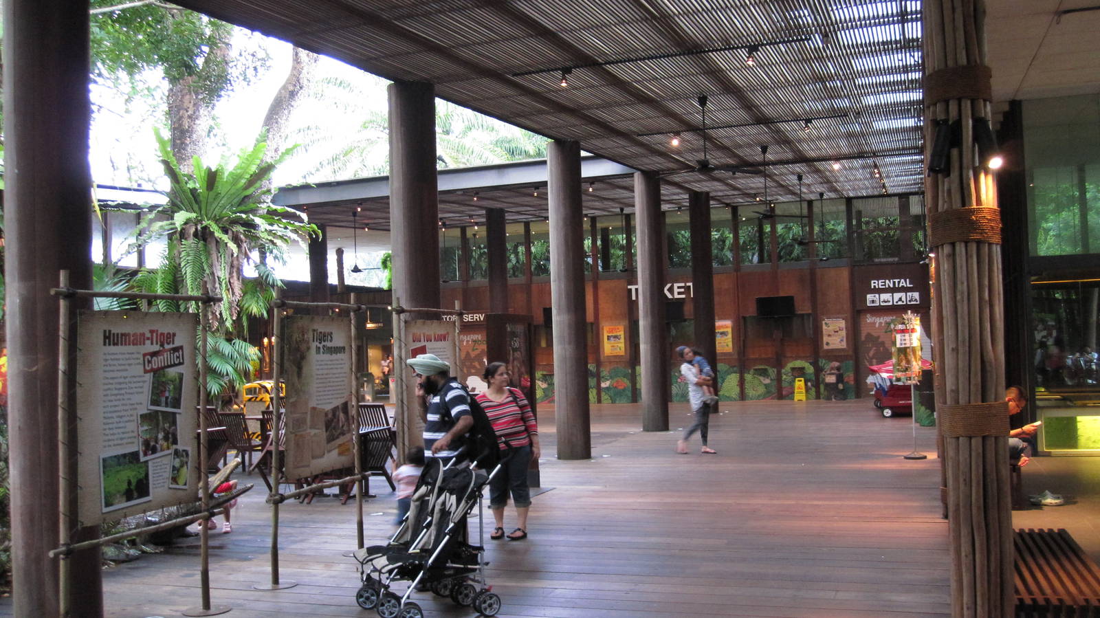 Singapore Zoo entrance plaza