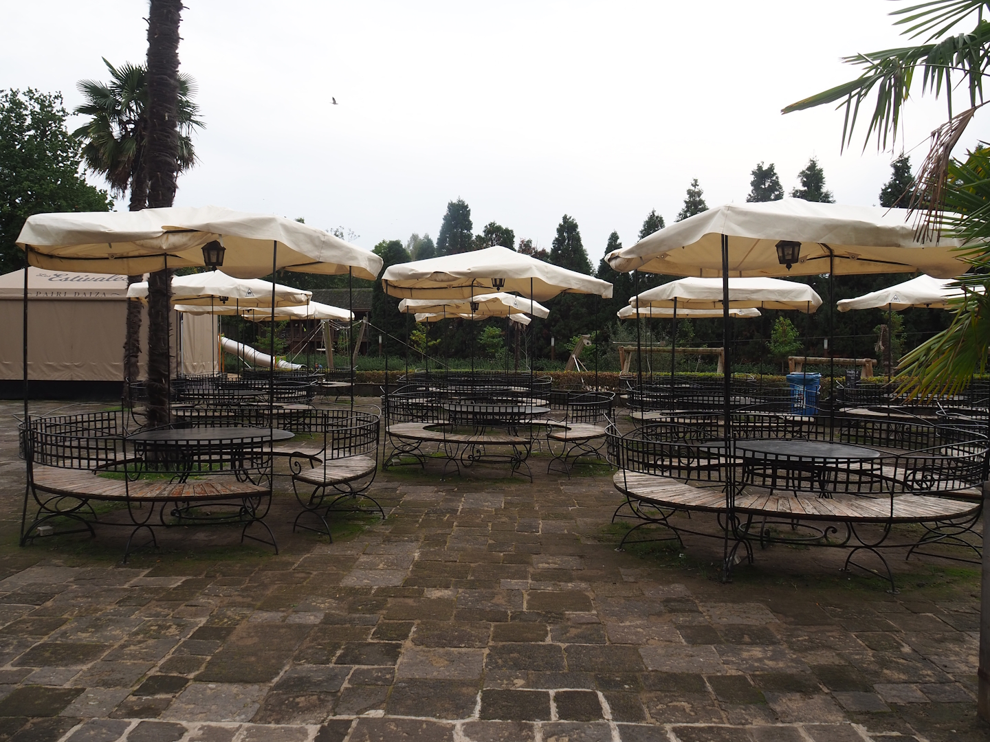 Sitting area, 2023-10-13