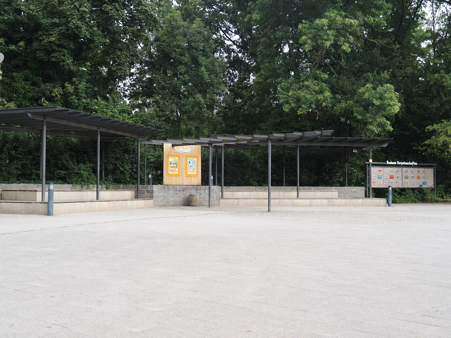 Sitting area next to entrance square, 2024-08-05