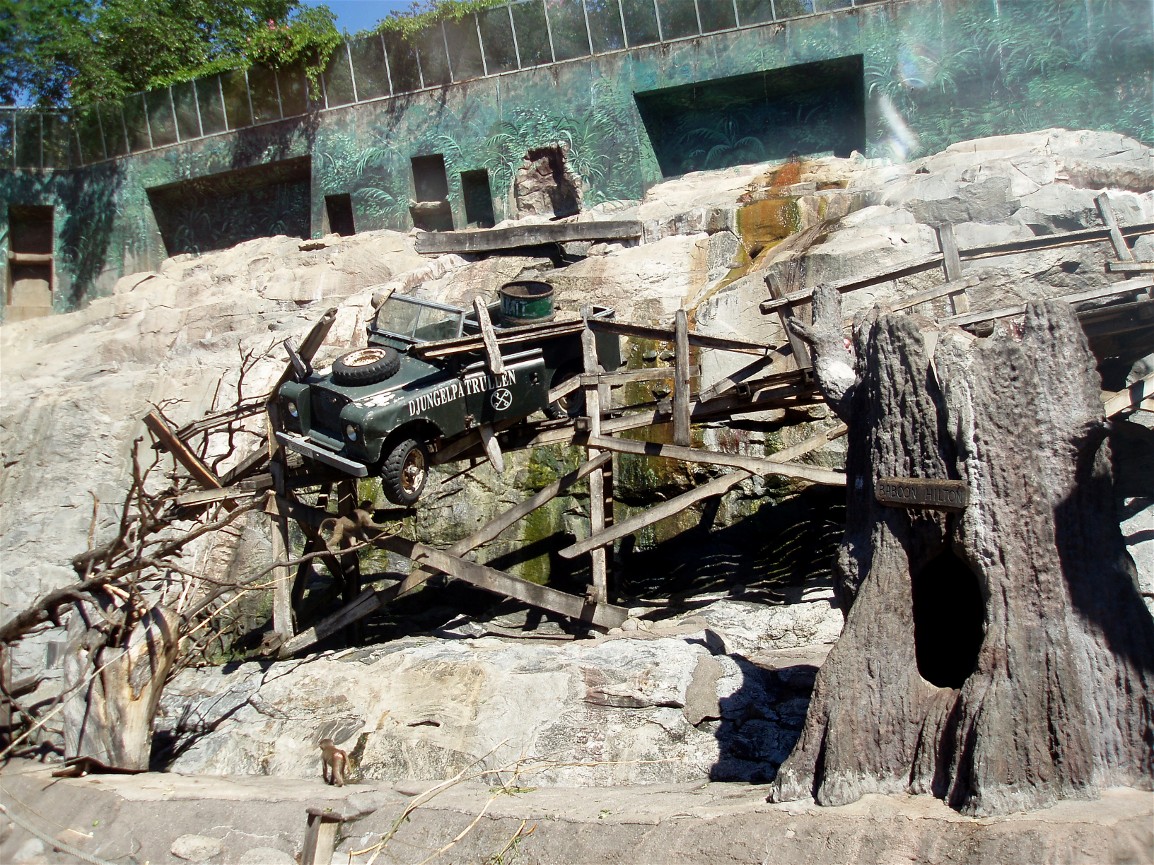 Skansen Aquarium - Baboon exhibit