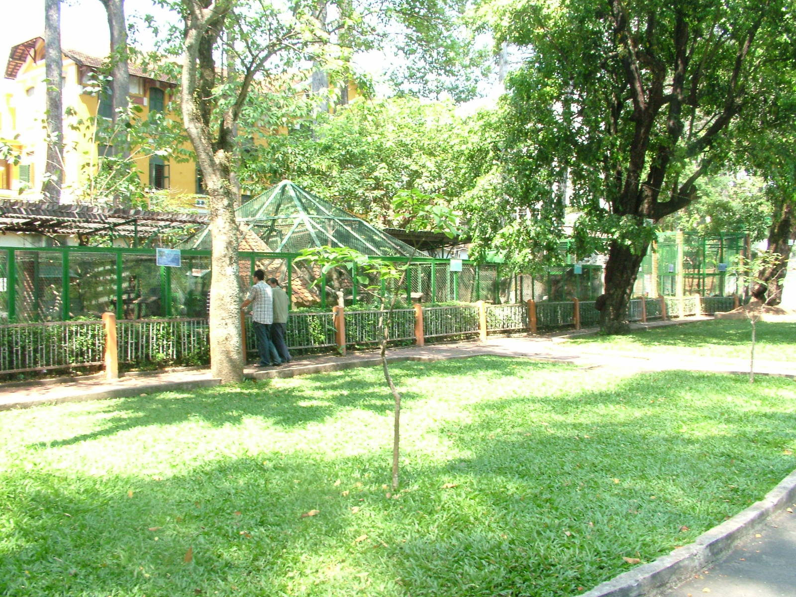 Small Animal Cages at Saigon Zoo, 16/03/12