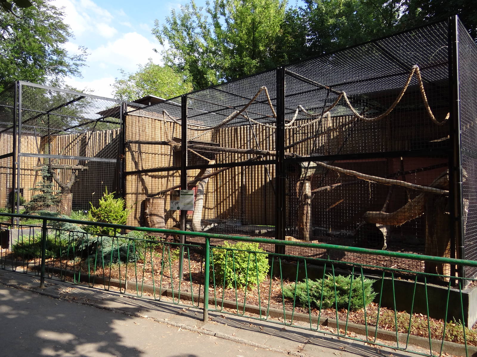 Small carnivores cages