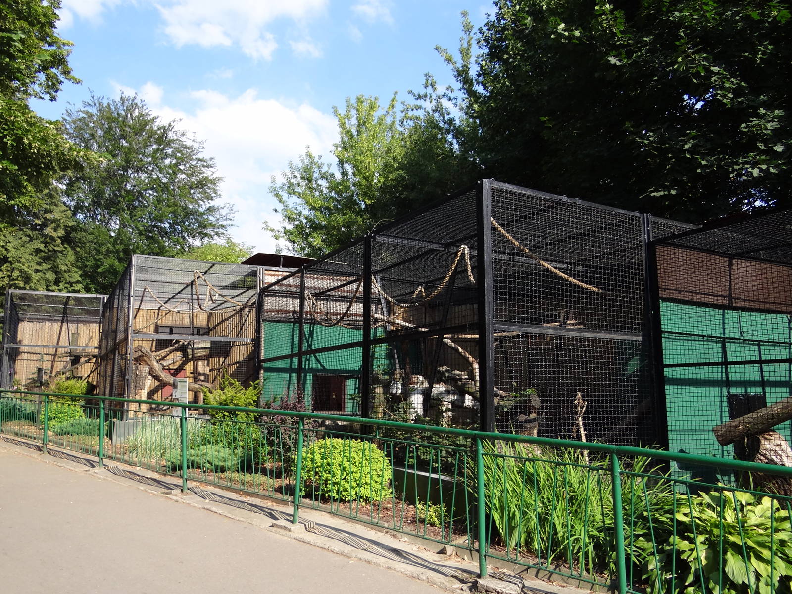 Small carnivores cages