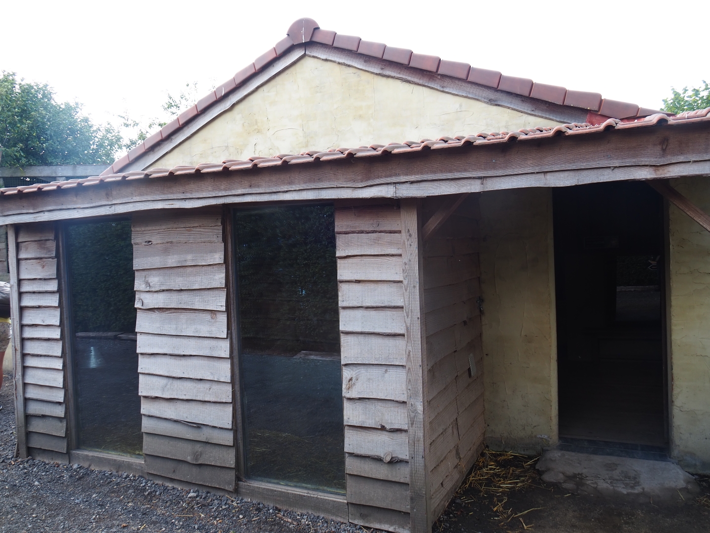 Small mammal barn access and coypu indoor housing