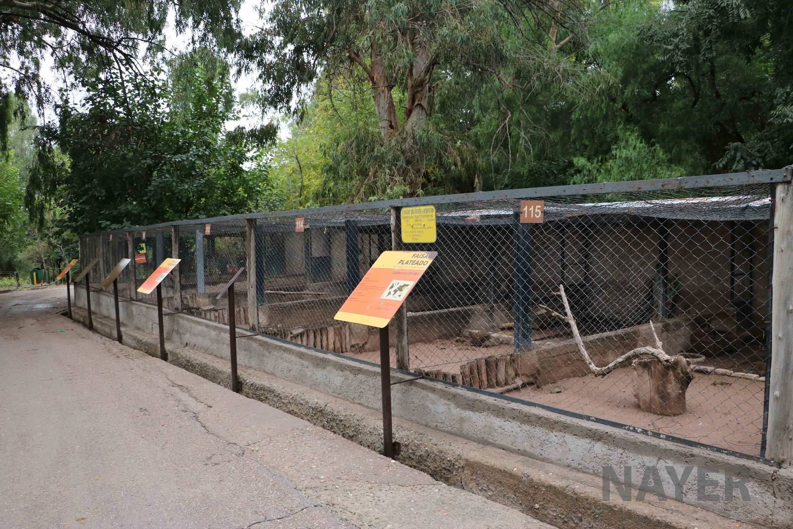 Small mammal enclosures/aviaries - Mendoza Zoo, April 2016