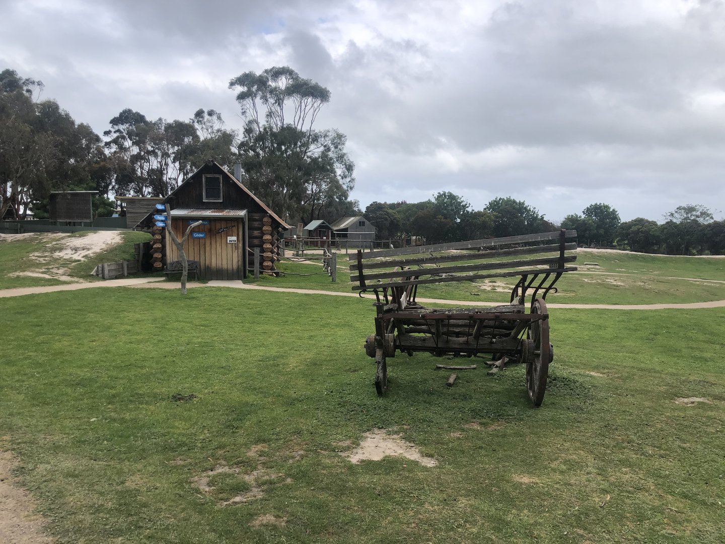 Small Nocturnal House in Kangaroo Walkthrough