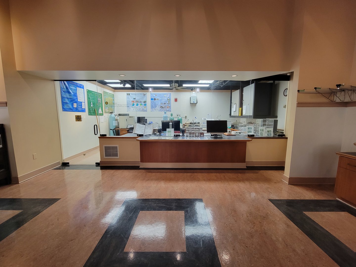 Smithsonian 2/22 - Amazonia, Sciencey-room