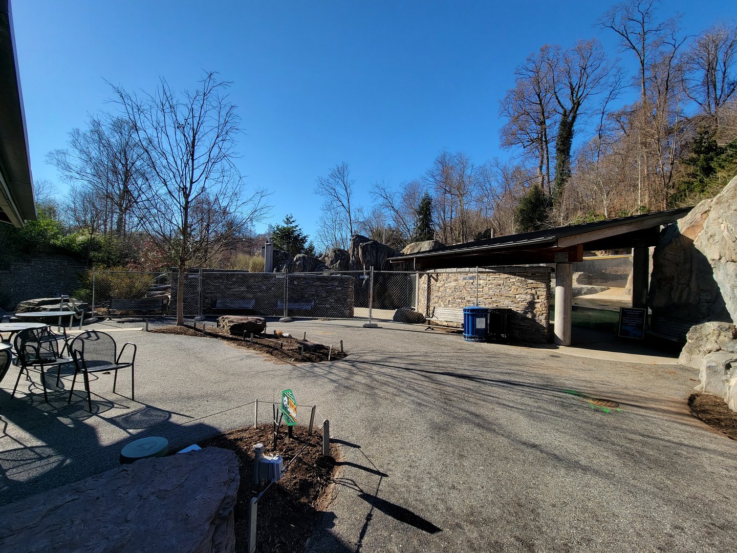 Smithsonian 2/22 - America Trail, mid-level sea lion viewing window was closed