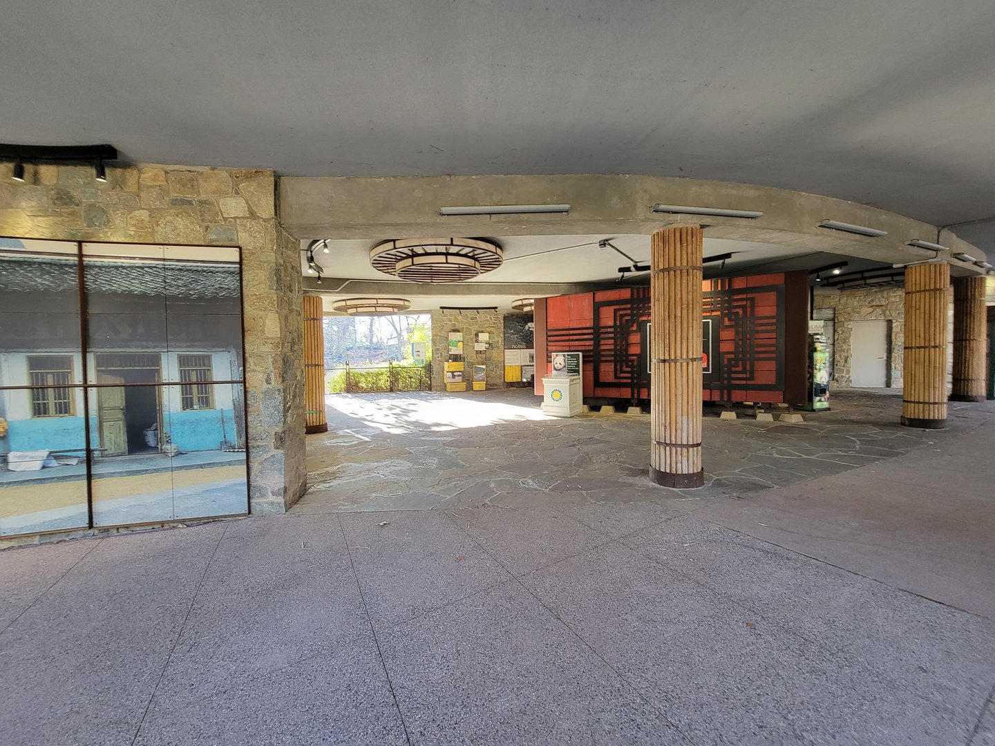 Smithsonian 2/22 - Asia Trail, giant panda pavilion