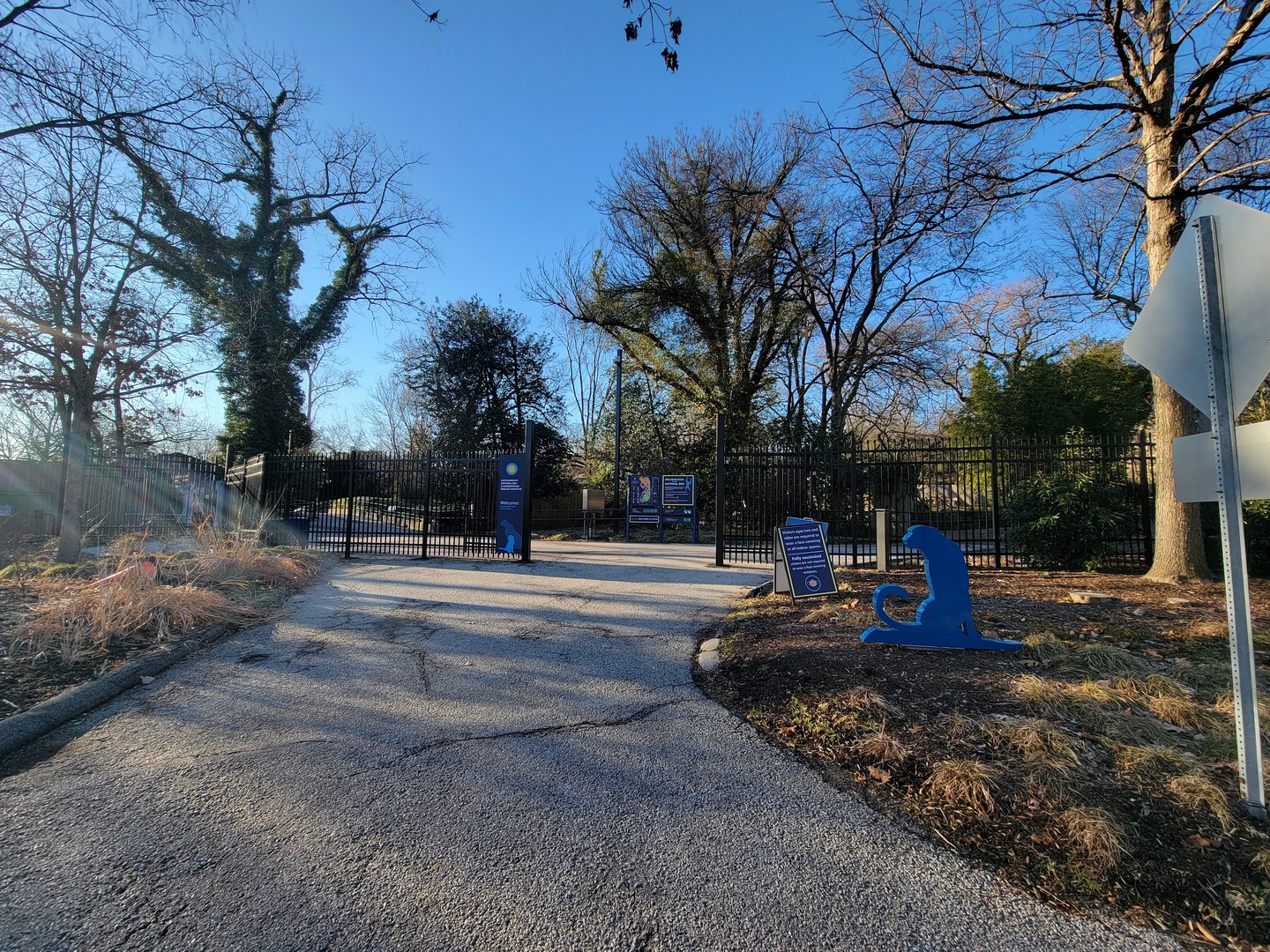 Smithsonian 2/22 - Gates were added to each entrance post-Covid