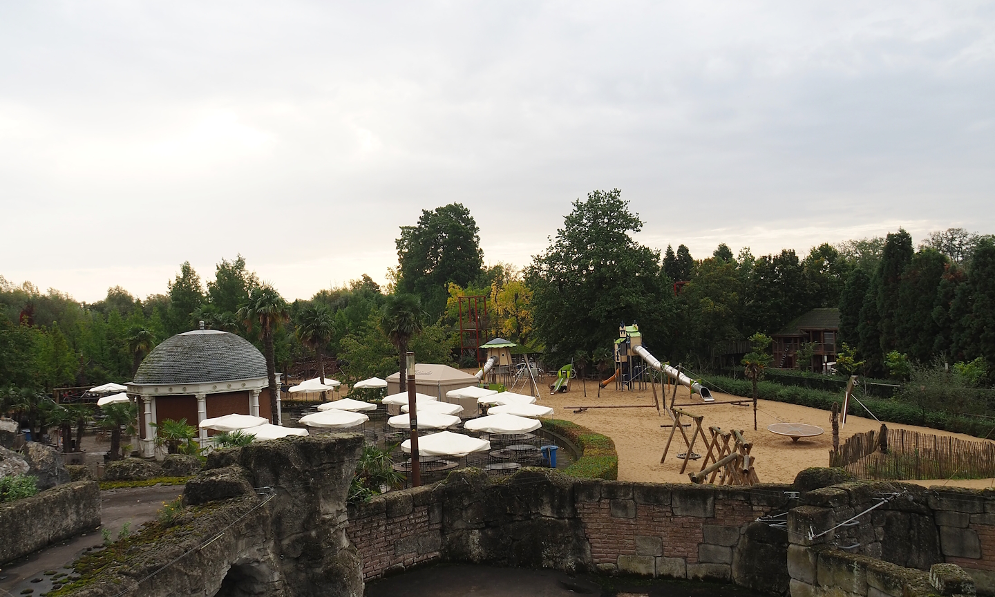Snack stand, sitting area and playground, 2023-10-13
