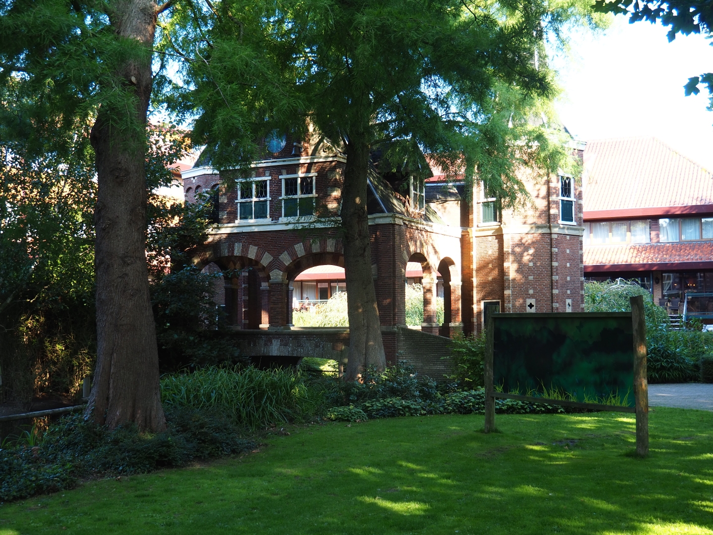 Sneek Waterpoort replica and Dawn redwood trees (Sep 2nd, 2018)