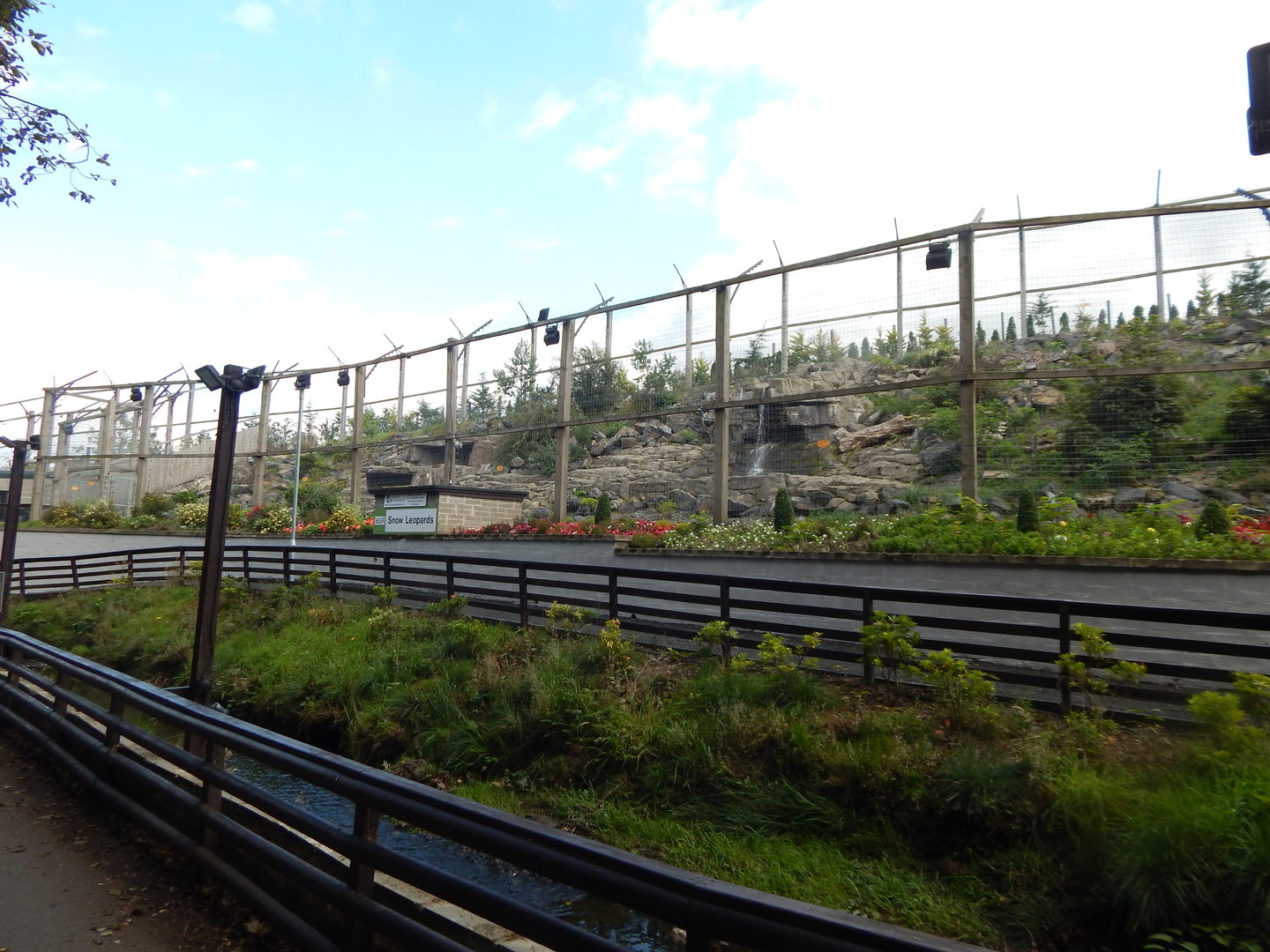 Snow leopard enclosure 200922
