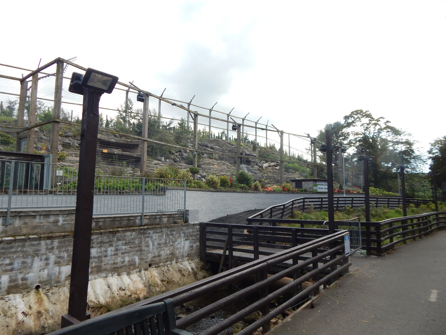 Snow leopard enclosure 200922