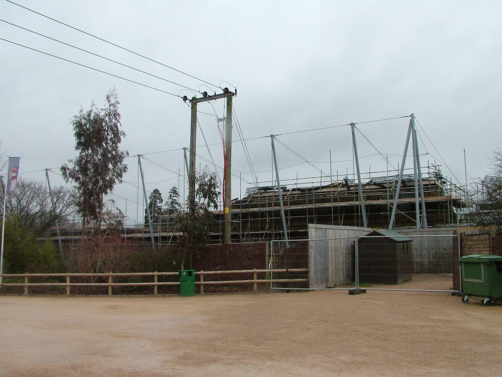 Snow Leopard exhibit construction at Twycross 24/01/10
