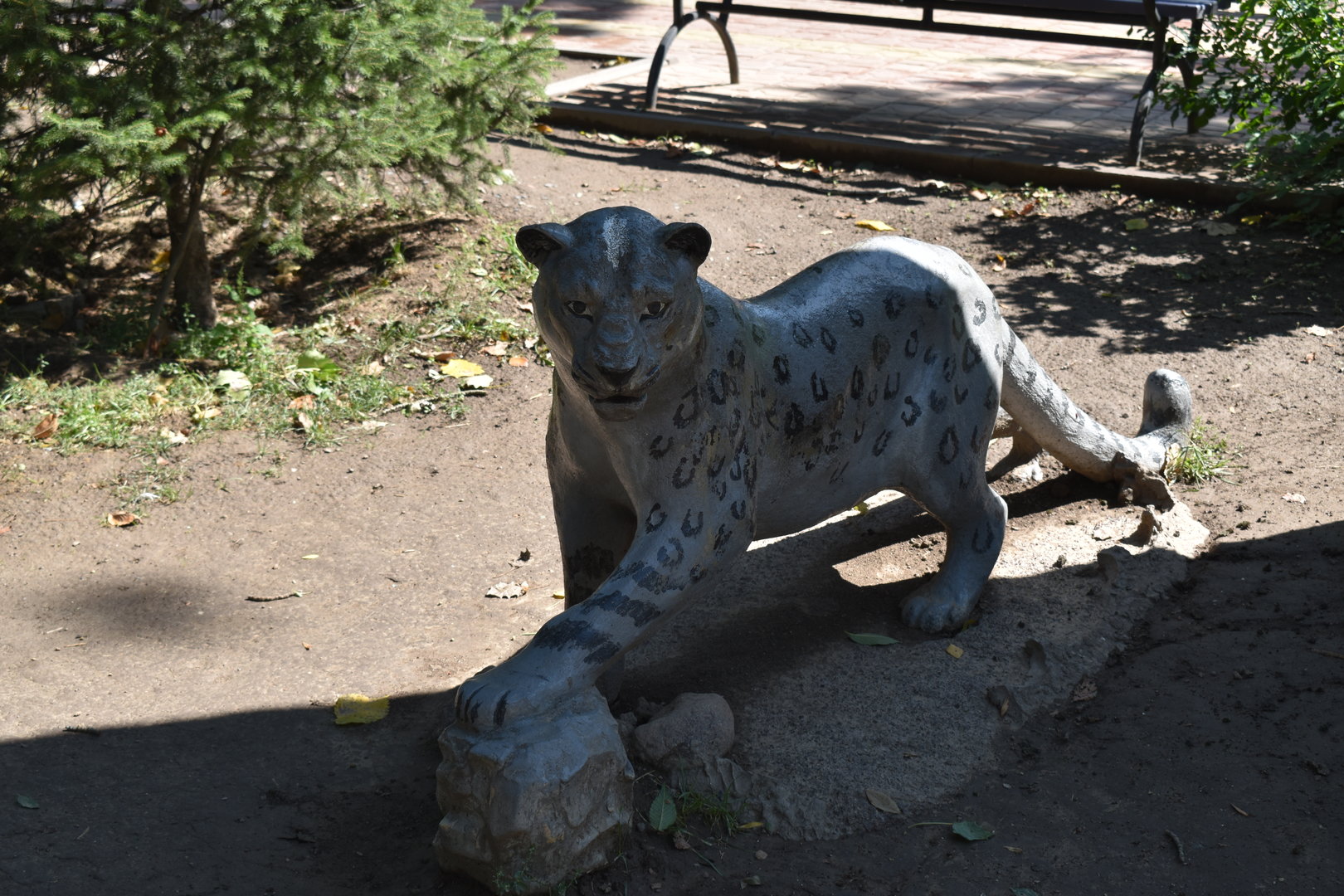 Snow leopard sculpture