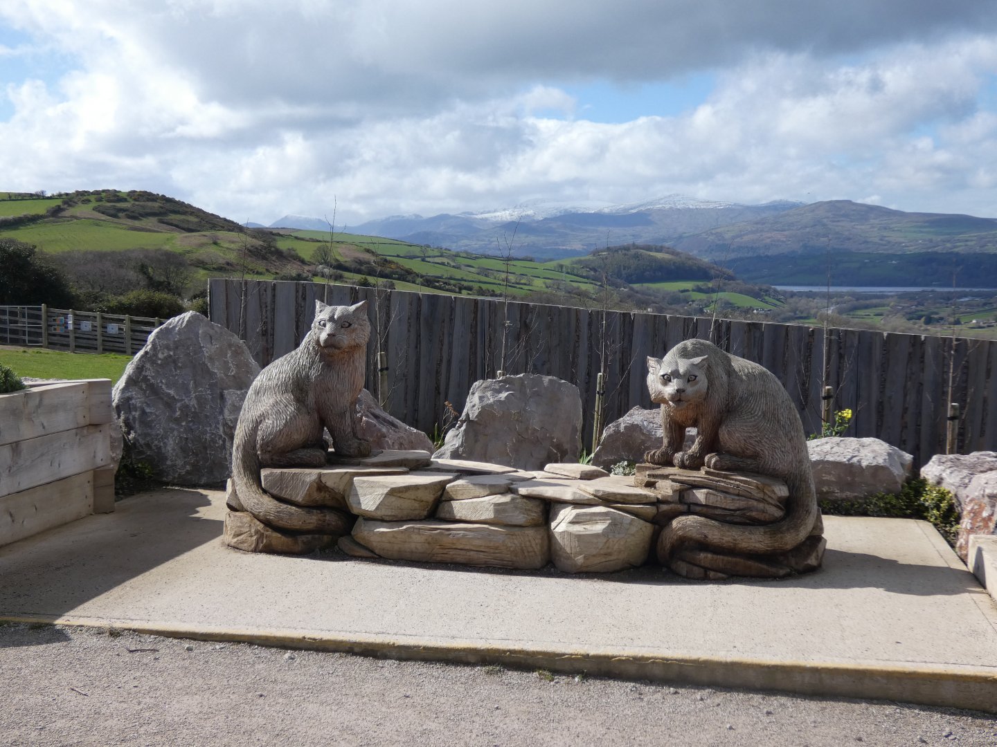 Snow leopard statue bench