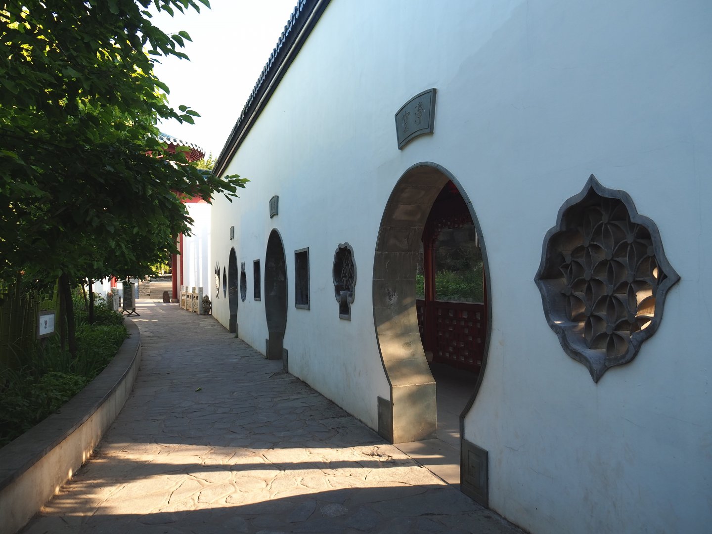 Snow leopard viewing pavilion, 2021-09-03