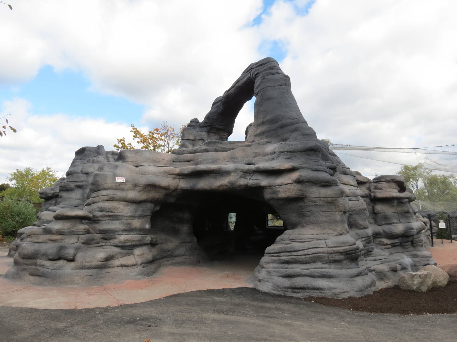 Snow Leopard viewing structure