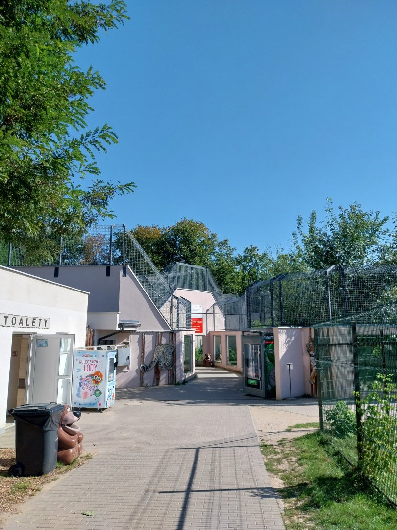 Snowleopard-Siberian Tiger house