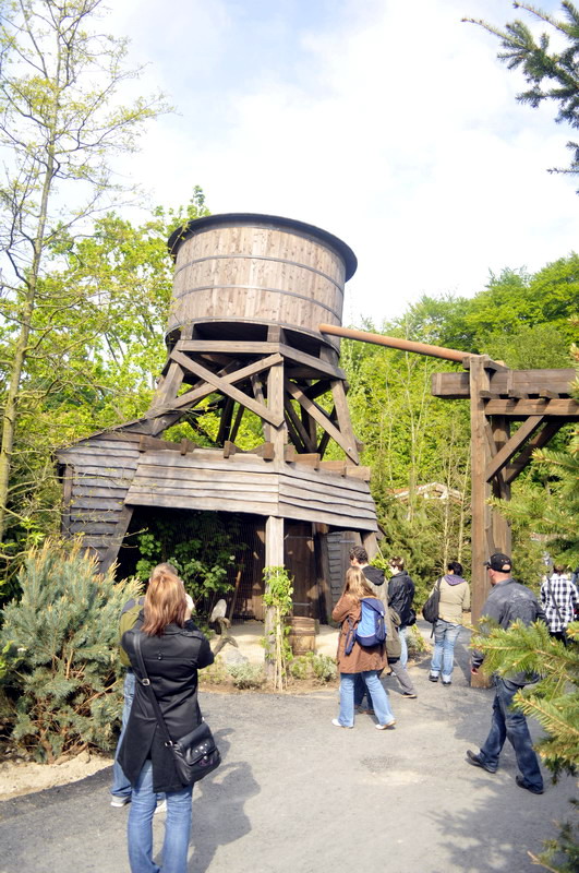 Snowy-owl-enclosure at Hannovers Yukon Bay.