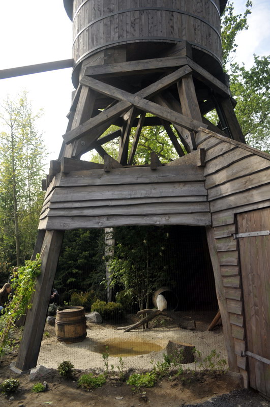 Snowy-owl-enclosure at Hannovers Yukon Bay.