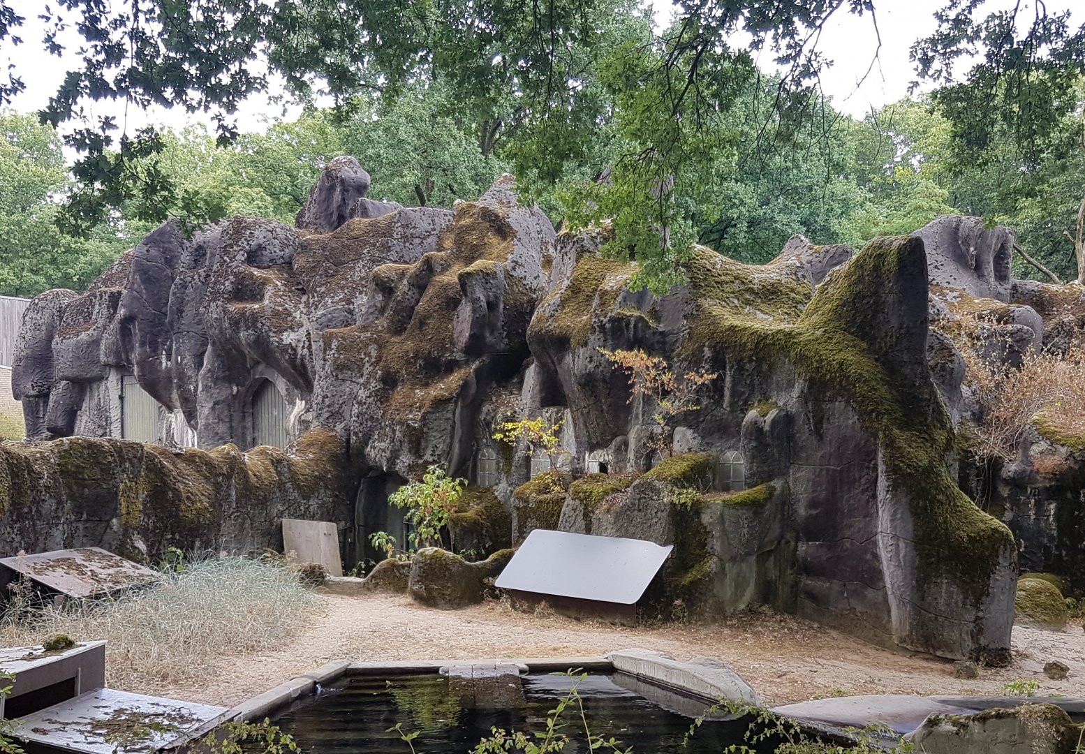 Some left-overs of Hagenbeck style enclosure from past days