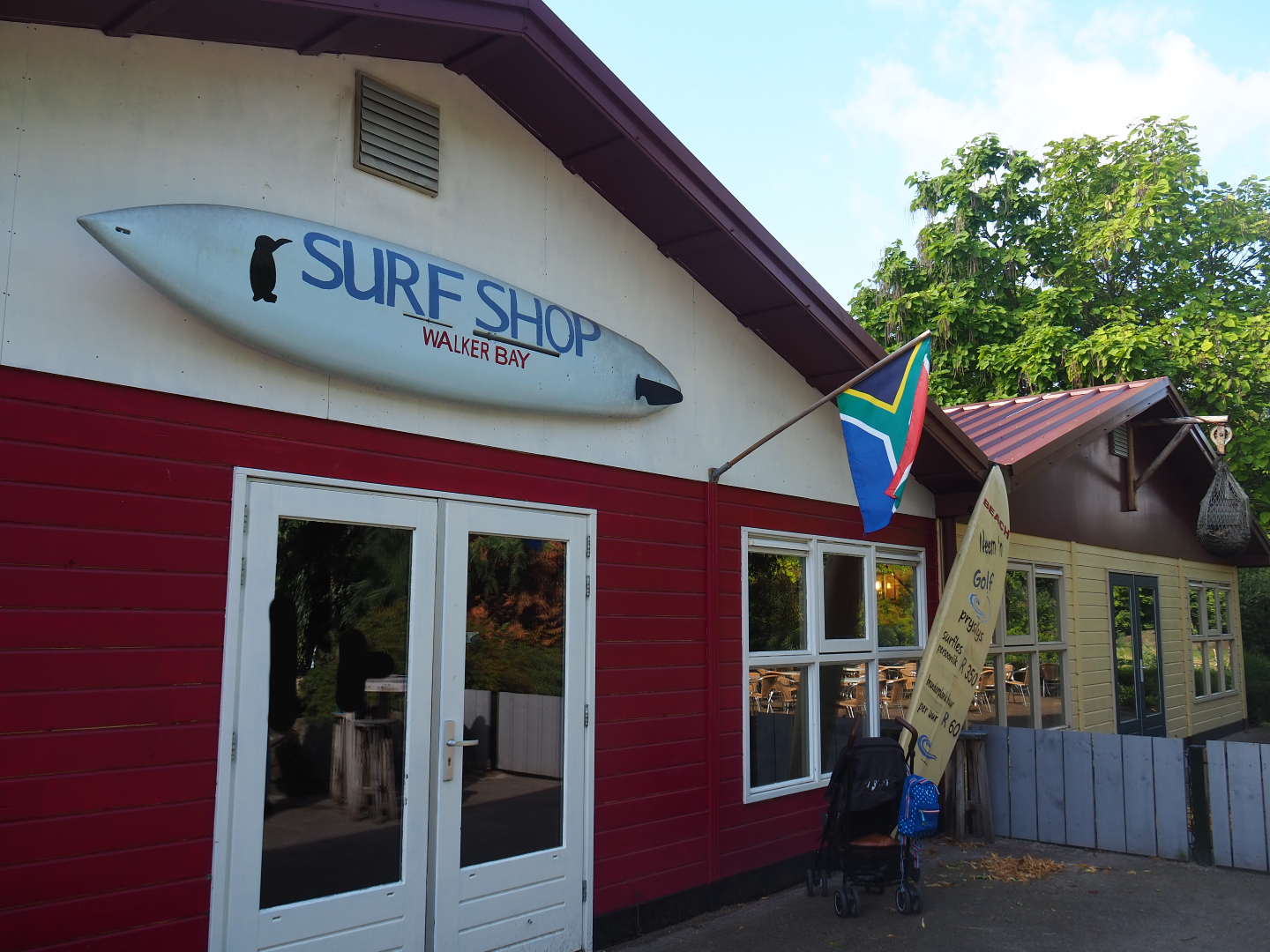 South African beachside theming on the side of the main building facing the penguin exhibit, 2019-06