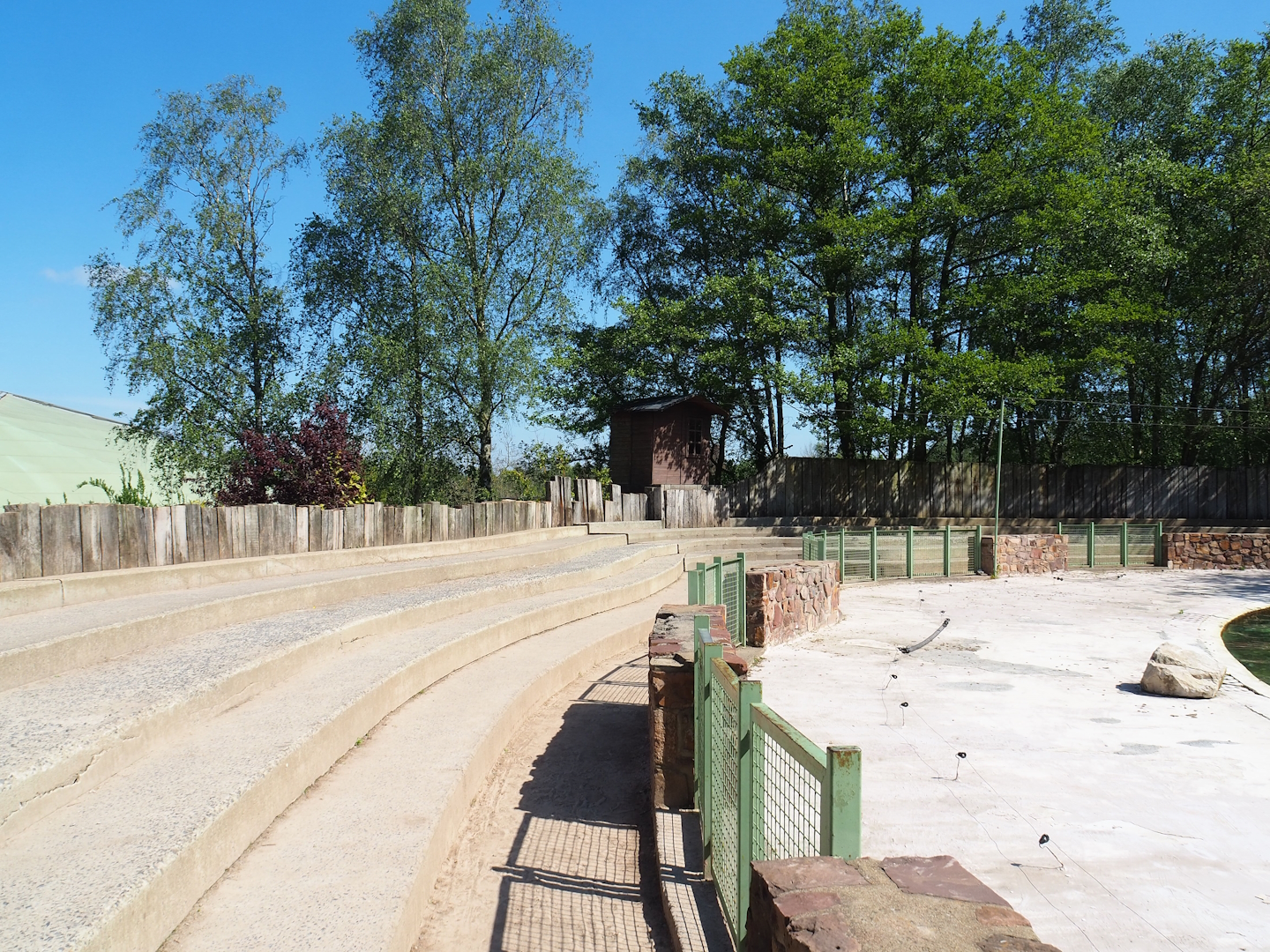 South American sea lion show arena, 2023-05-19