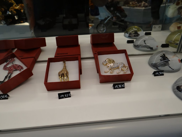 Souvenirs in the shop zoo