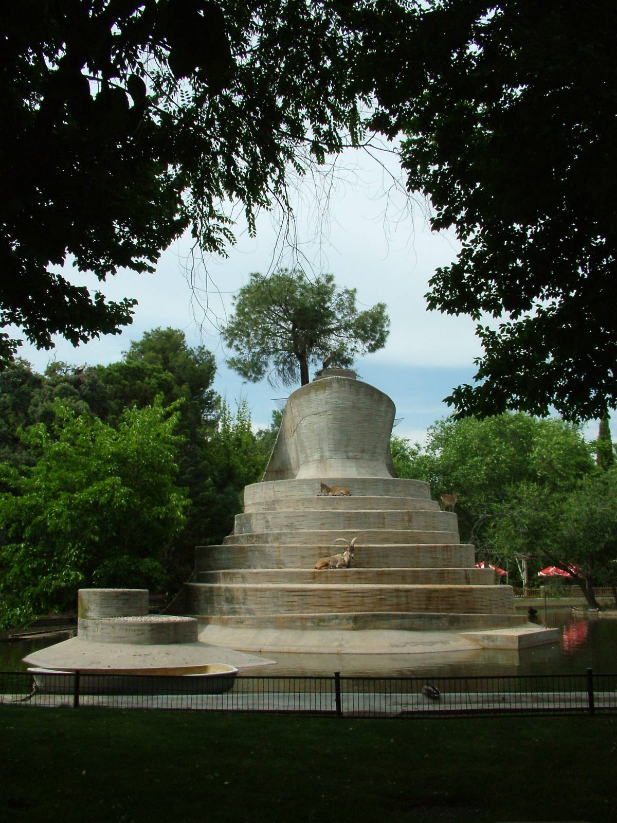 Spanish Ibex Exhibit at Madrid Zoo Aquarium, 26/05/11