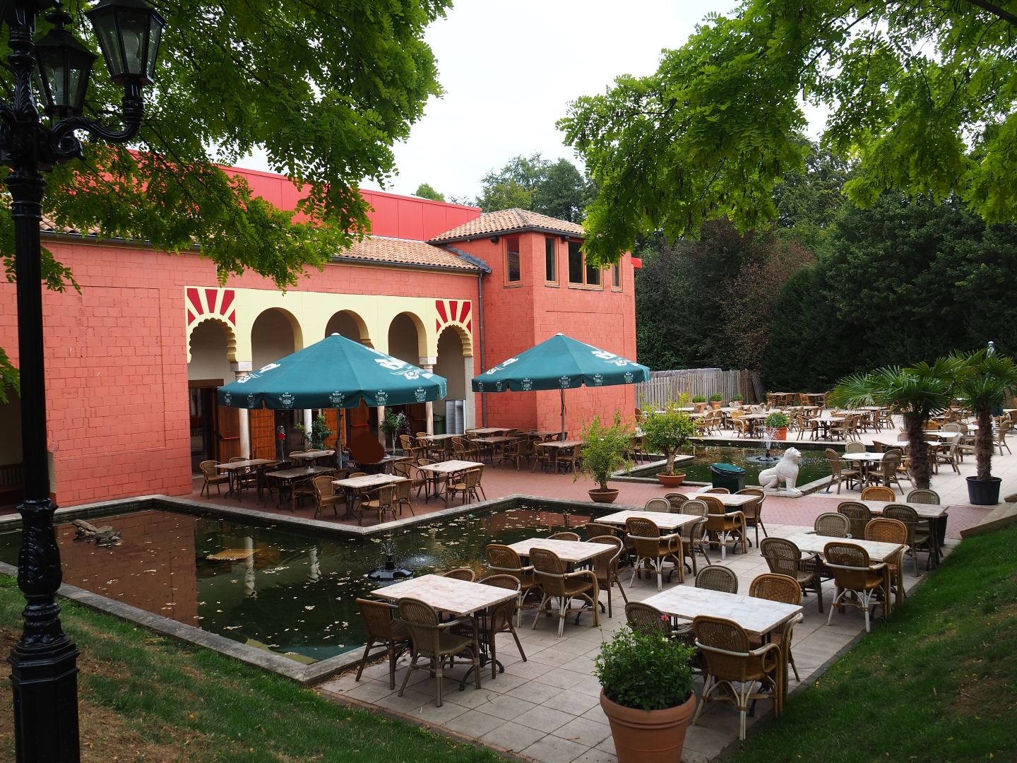 Spanish restaurant building (Aug 28th, 2018)