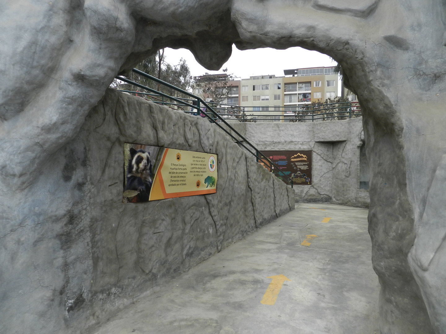 Spectacled bear complex (entrance) - Parque Zoológico Huachipa