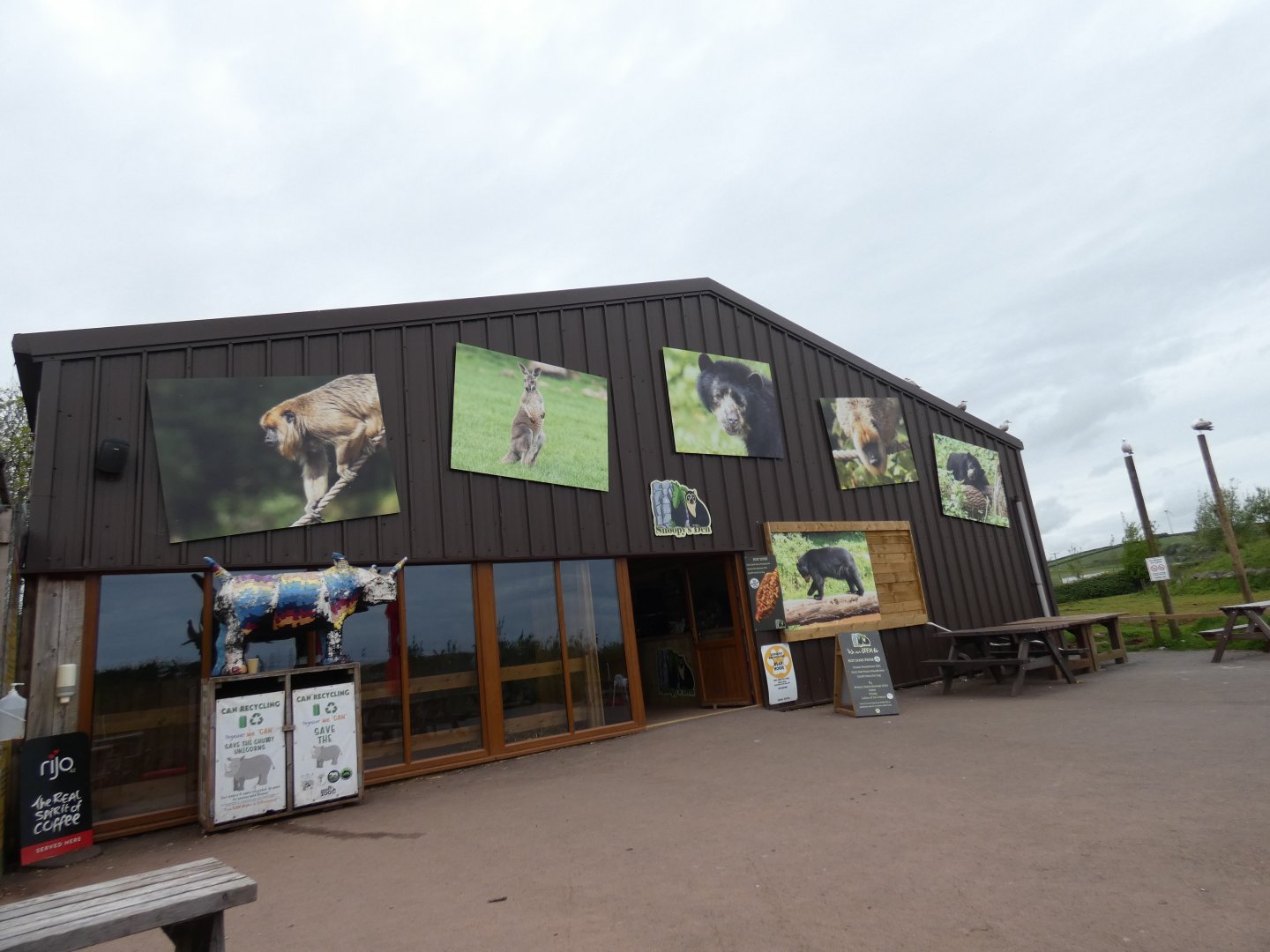 Spectacled bear house entrance