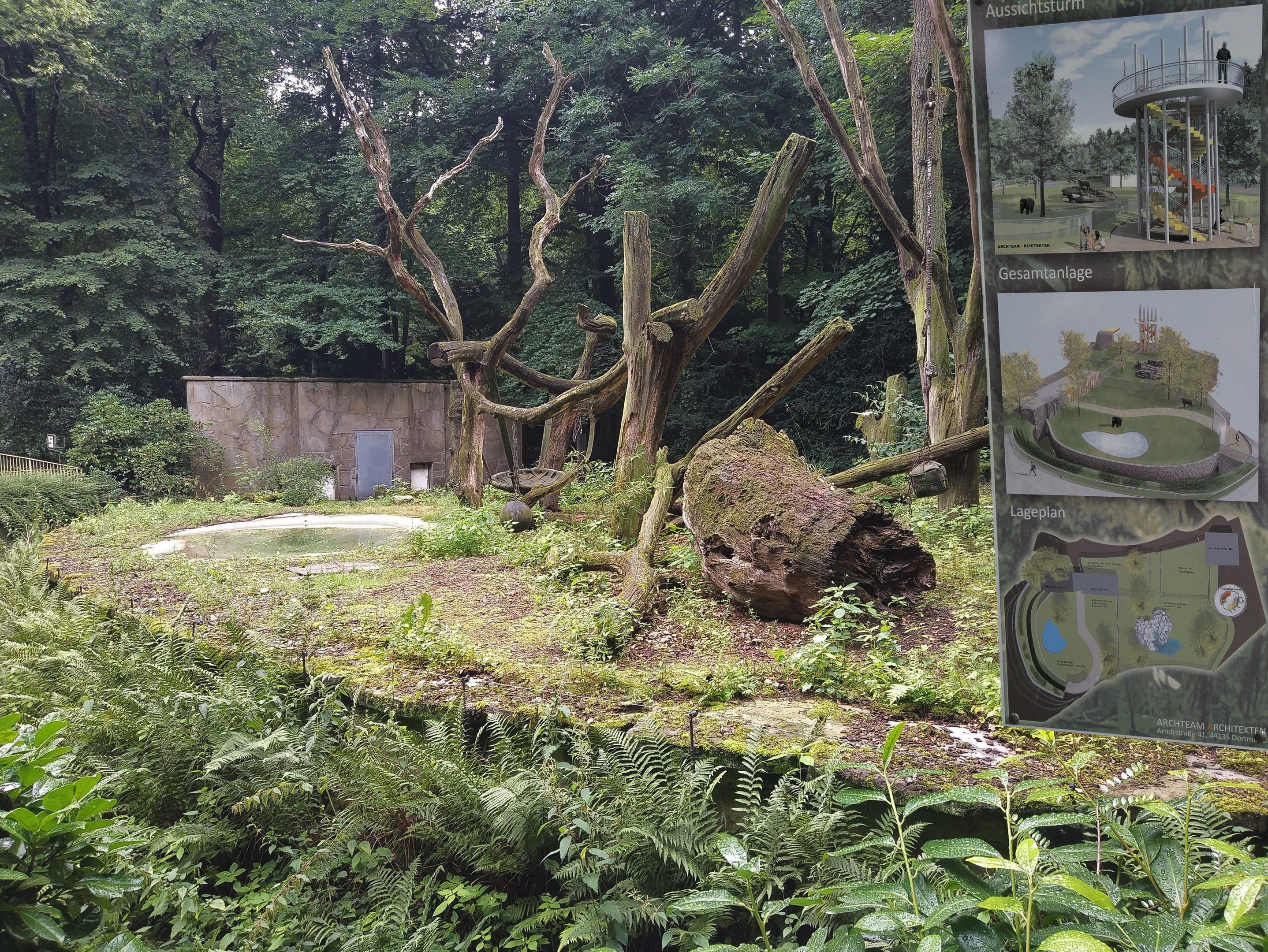 Spectalcled Bear Enclosure with attached development plan