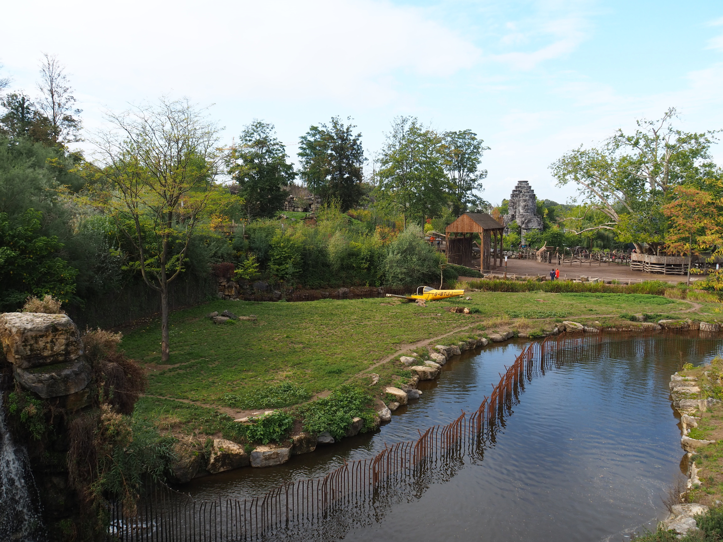 Spotted hyena exhibit, 2019-10-04