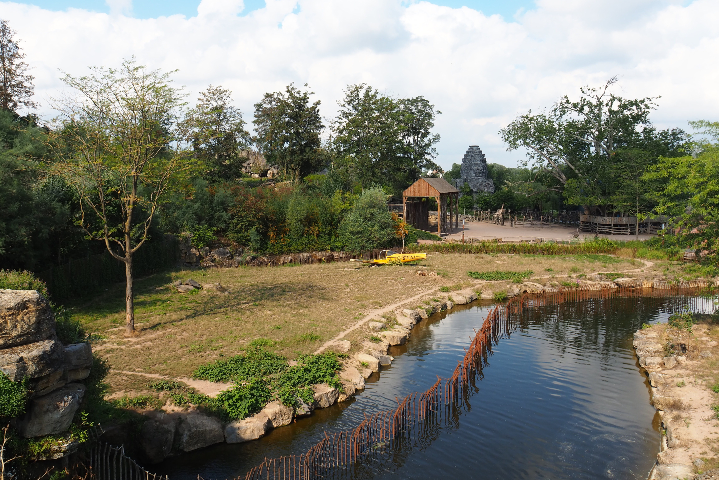 Spotted hyena exhibit, 2020-09-02